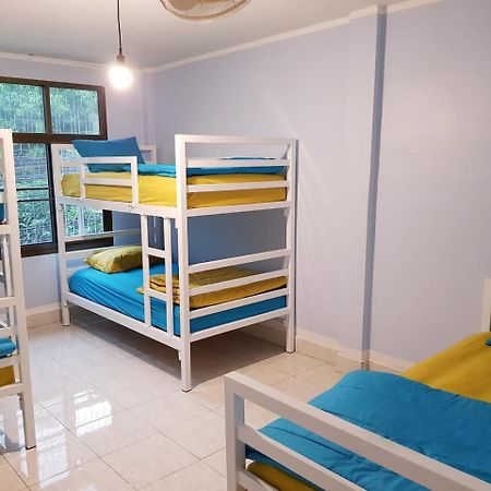 Meet & Meal Hostel Bangkok Exterior photo