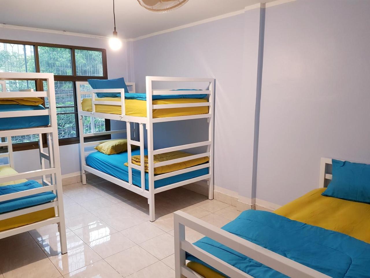 Meet & Meal Hostel Bangkok Exterior photo