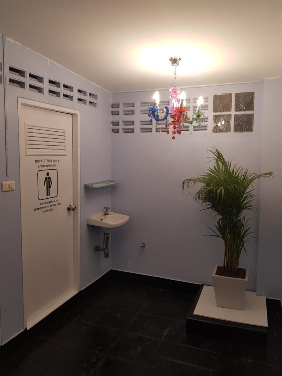 Meet & Meal Hostel Bangkok Exterior photo