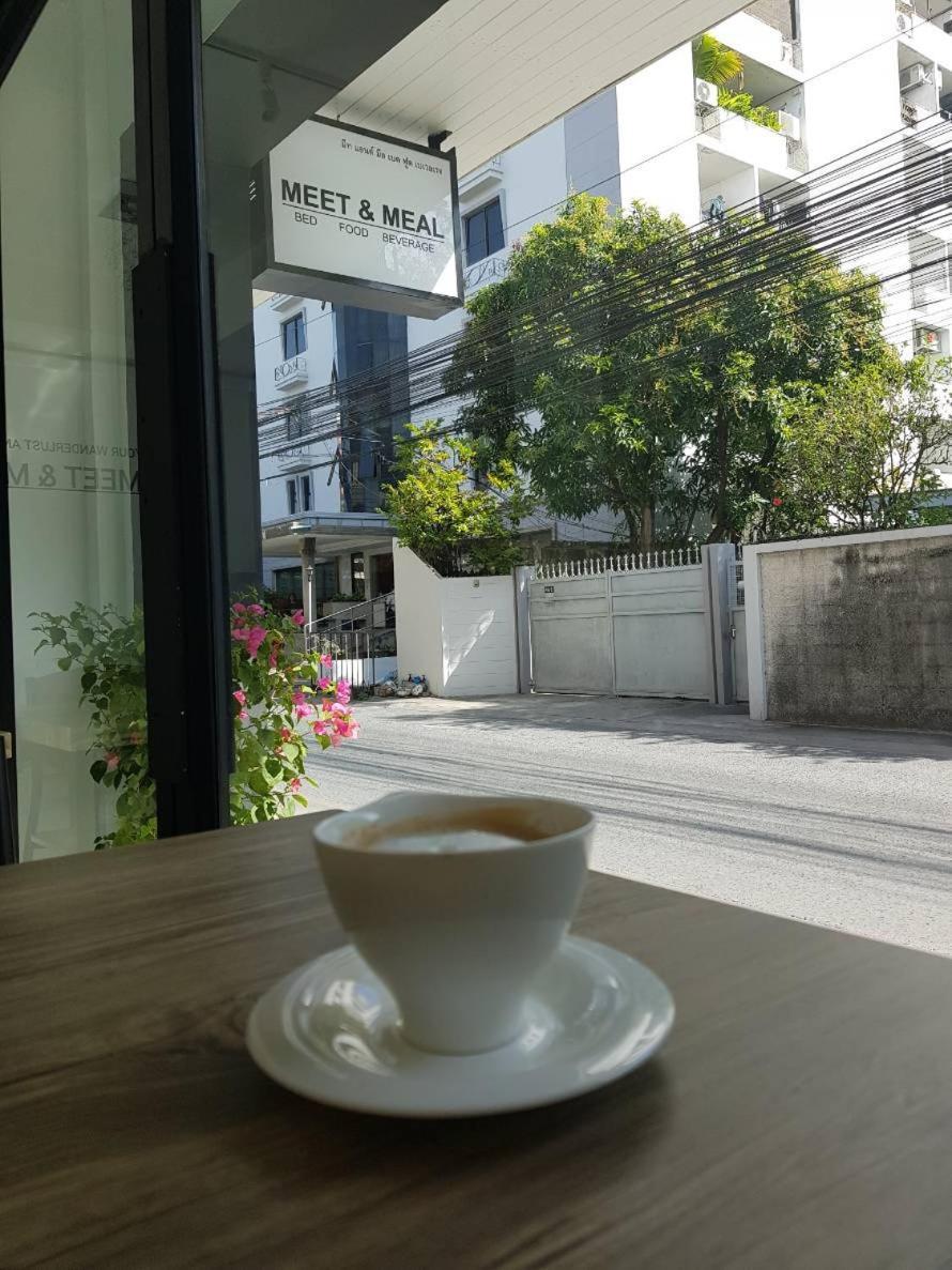 Meet & Meal Hostel Bangkok Exterior photo