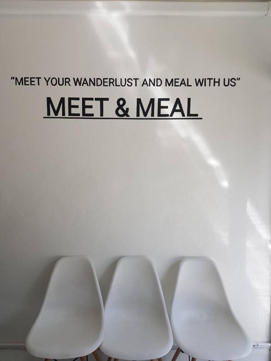 Meet & Meal Hostel Bangkok Exterior photo